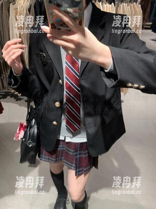 哈哈，别犹豫啦，传送门在这儿，下载51吃瓜，一口气看完一年瓜！