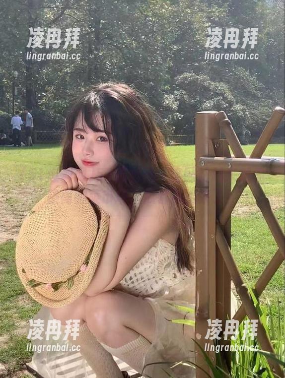 51爆料网 51爆料网:这网站越来越像热闹的菜市场,瓜都掉出来了!