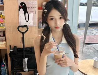 91黑料网苹果版：做个吃瓜群众，同时也在怀疑我的审美！