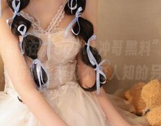 在“cg1vt冲哥黑料”的网页上沉迷，仿佛能窥见不为人知的另一面。