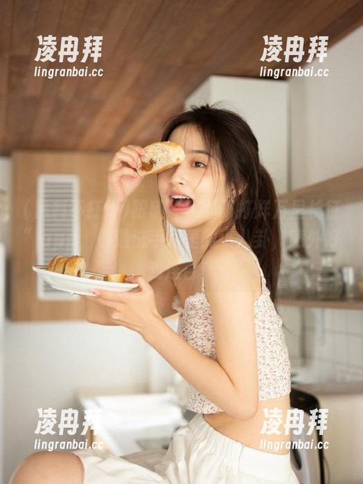 跟随“黑料不打烊万里长征”app，偶遇洗手间里的小八卦，意外好戏连台！