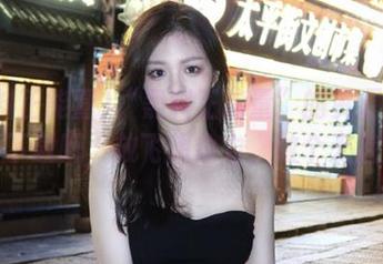 “黑料正能量”的资源特别多，下载吧，放飞想象力，做个无底洞。