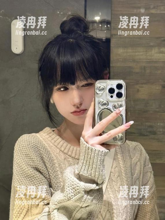 黑料网 下载黑料网就像买冰淇淋,导航让你挑选最甜的八卦,不怕融化!