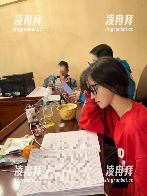 黑料网 看黑料网app的视频就像扔进了深渊,有点意思但又让我无言以对。
